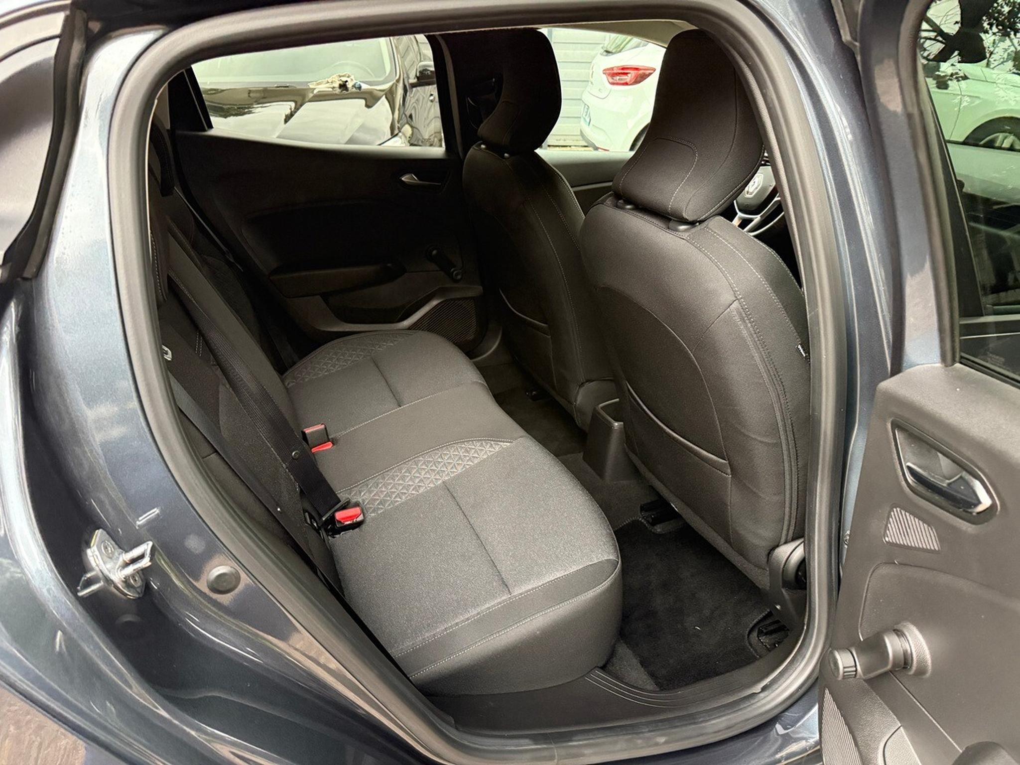 Renault Clio – Image 6