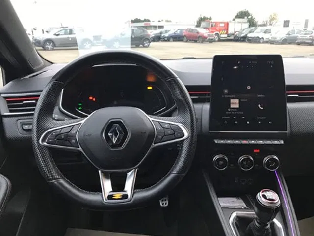 Renault Clio – Image 26