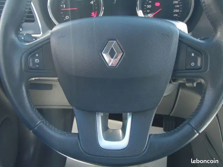 Renault Latitude – Image 10