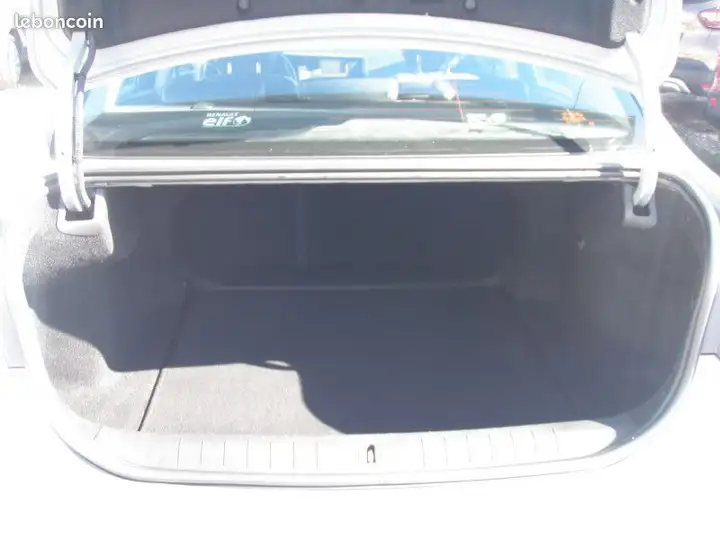 Renault Latitude – Image 13