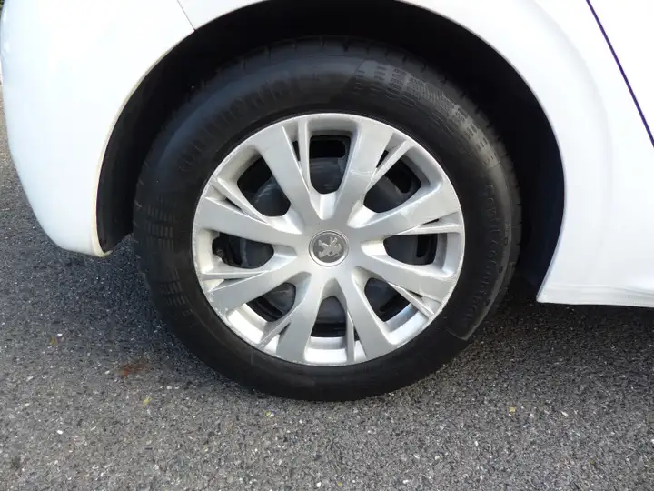 Peugeot 208 – Image 12