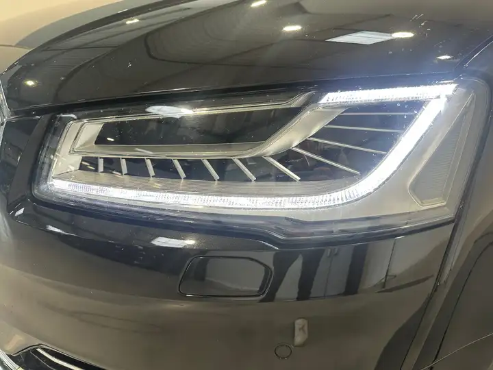Audi A8 – Image 10
