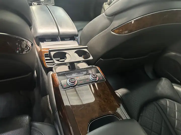 Audi A8 – Image 19